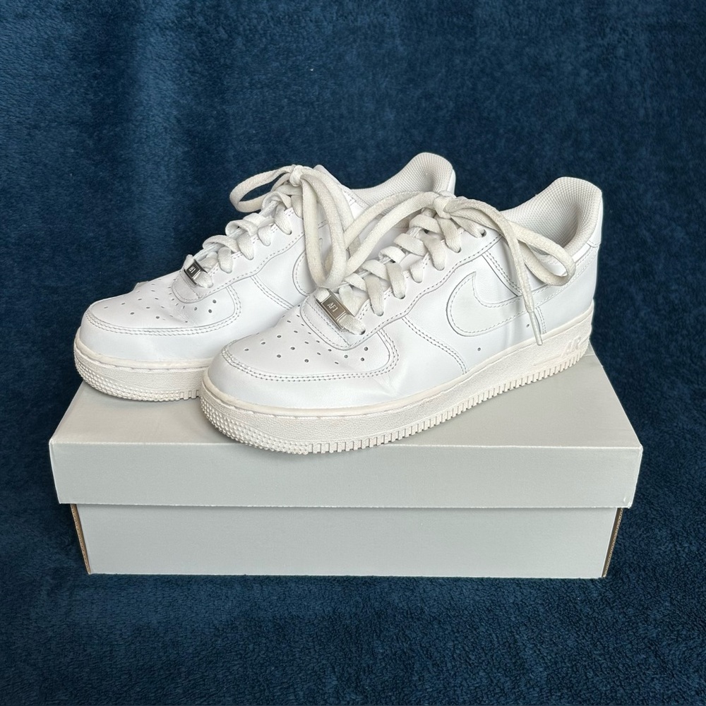 Women’s Air Force 1 ‘07 - Size 8 USED